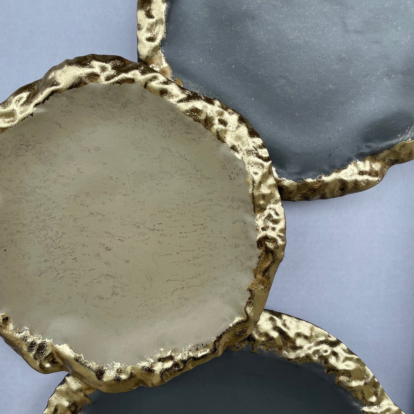 円の縁が輝く和モダンデザインのアイアン壁飾り S220