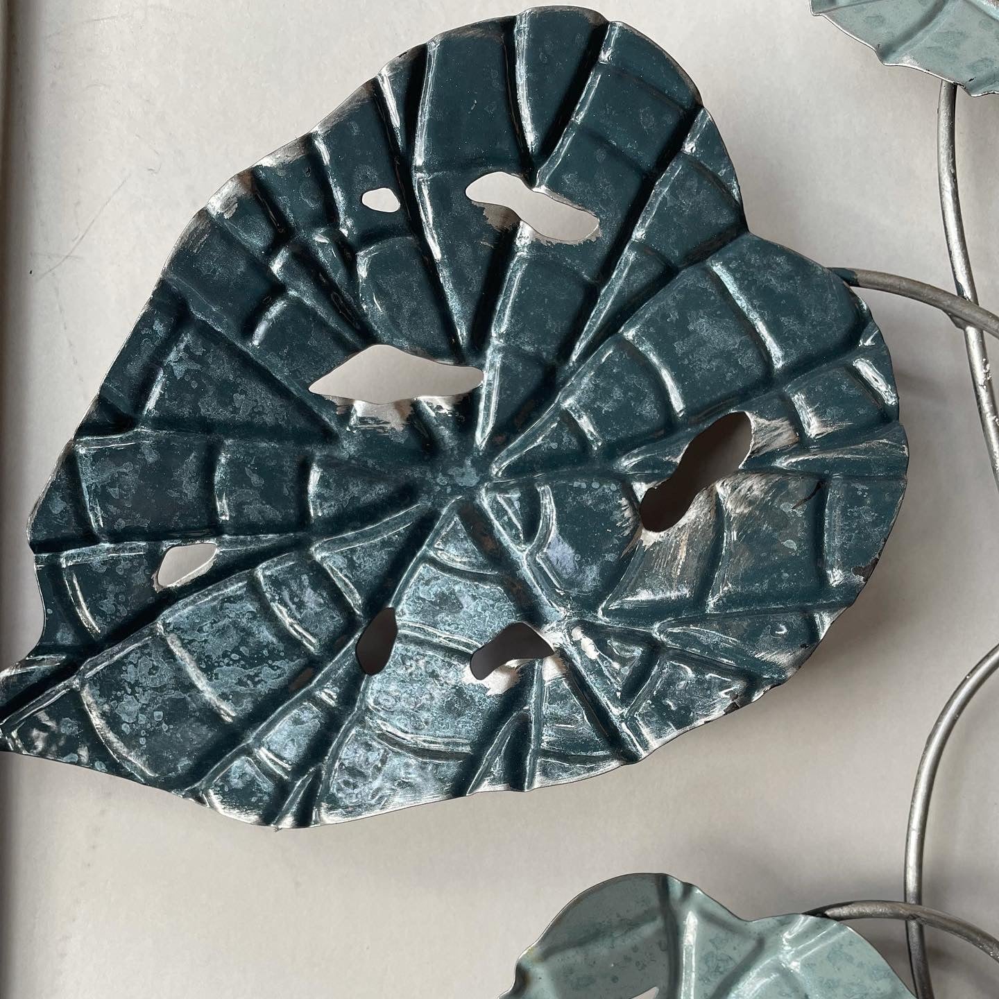 s122 blue leaf