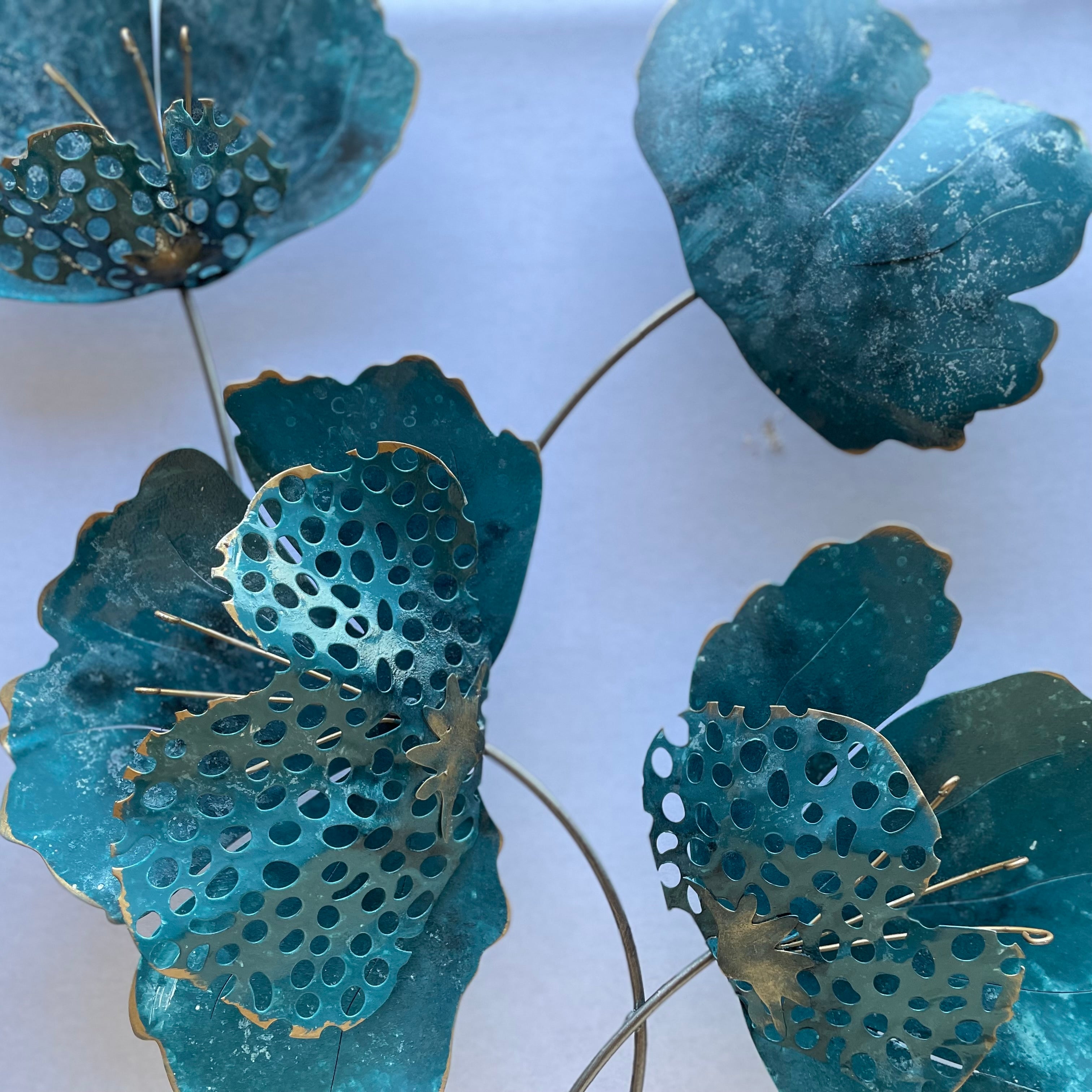 S074｜アイアン壁飾り ブルーフラワー｜大人気・即完売必至｜咲羅多