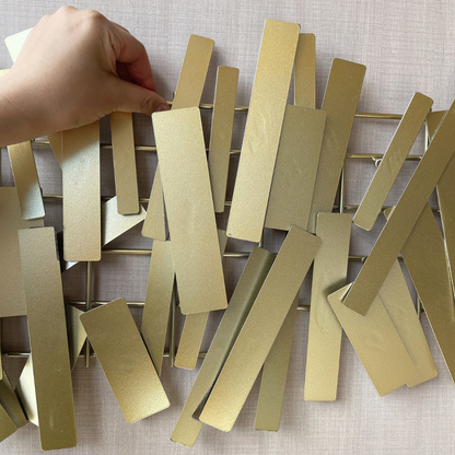 S020P｜ゴールドが映えるモダン壁飾り｜個性的なデザインで空間を彩るウォールアート〖SAKURADA〗