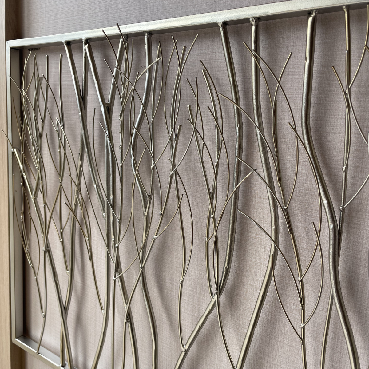 S021P｜シルバーが映えるモダン壁飾り｜洗練された空間を演出するアイアンウォールアート〖SAKURADA〗