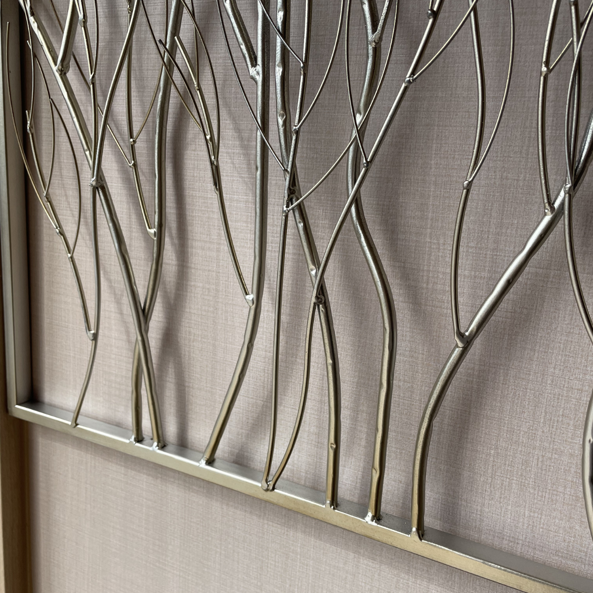 S021P｜シルバーが映えるモダン壁飾り｜洗練された空間を演出するアイアンウォールアート〖SAKURADA〗