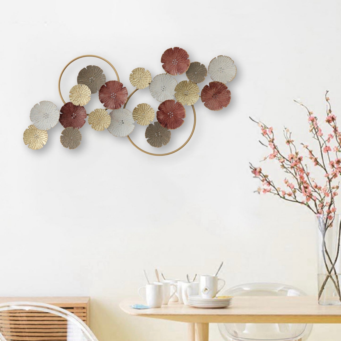 S245 アイアン壁飾りを壁に飾った例｜玄関や和室・洋室に馴染む華やかで上品な丸デザイン