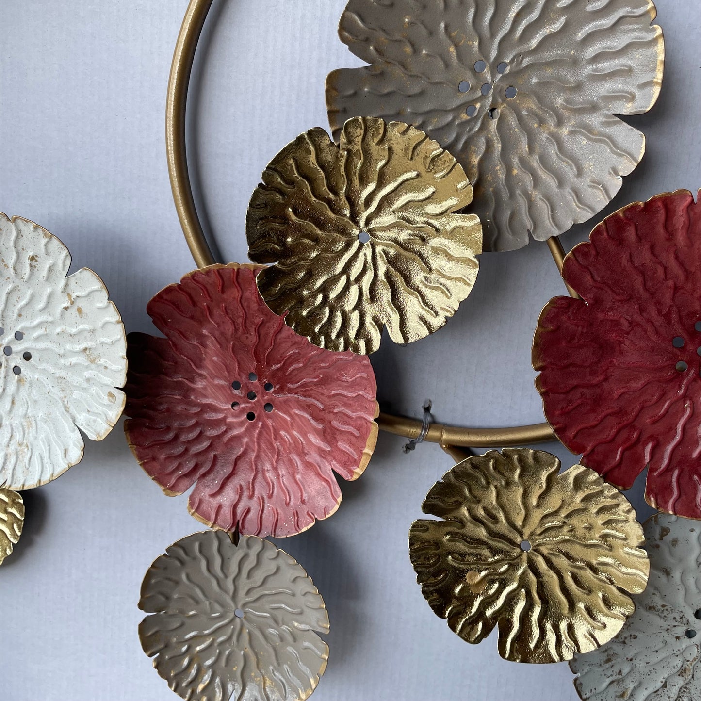 S245 落ち着いた赤とゴールドの丸モチーフが美しいアイアンデザイン｜上品で温かみのある和モダンアート