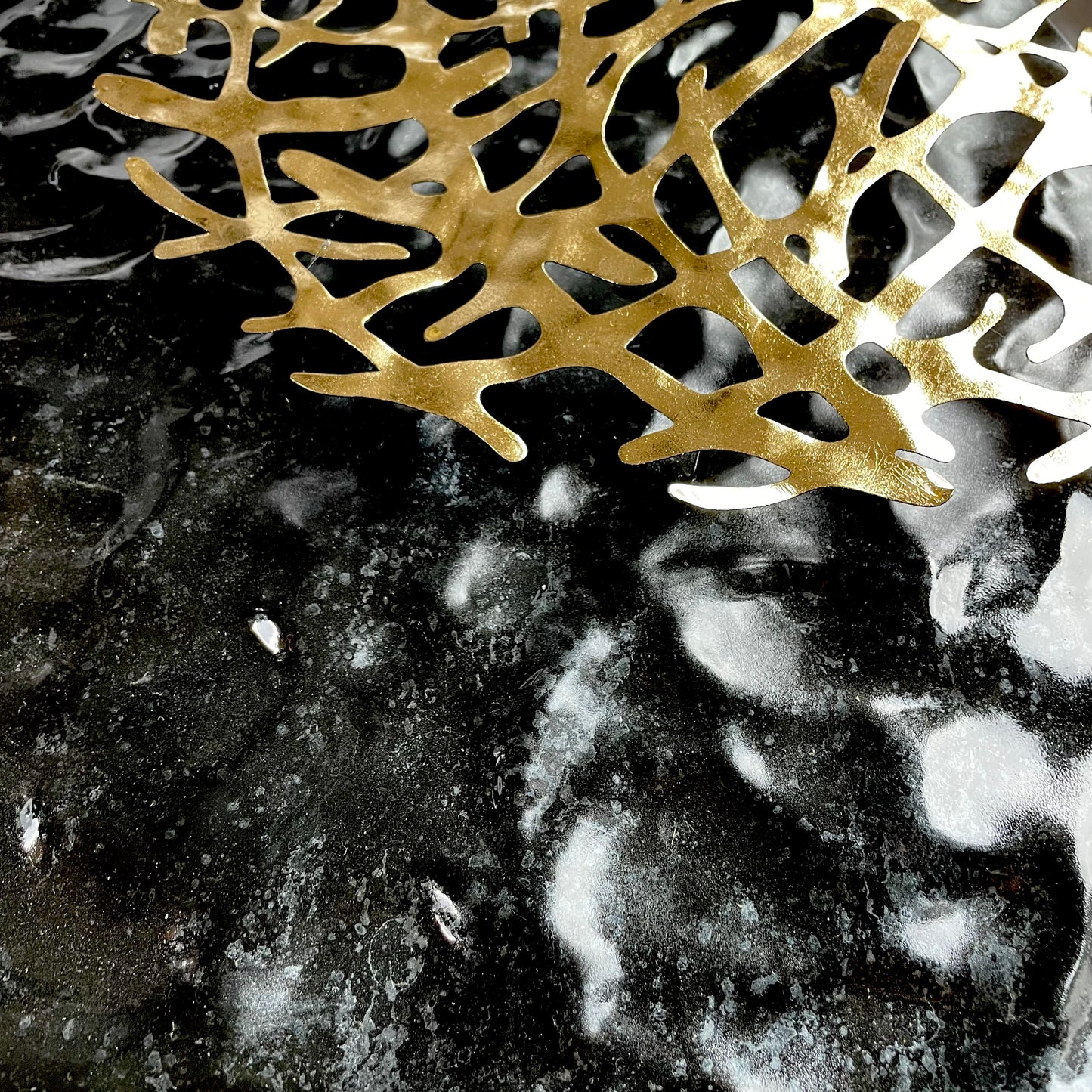 S260 優雅に波打つブラックラインのモダン壁飾り